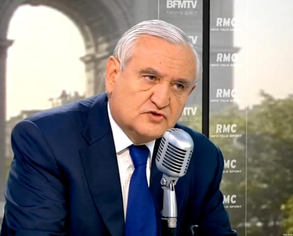 o-JEANPIERRE-RAFFARIN-AU-MICRO-DE-RMC-facebook